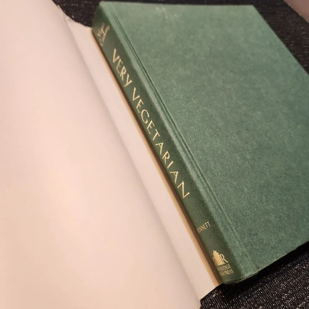🔥 Very Vegetarian by Jannequin Bennett Hardcover Dust Jacket 300 Recipes